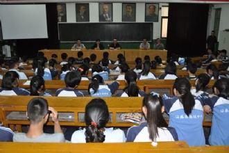 长风破浪会有时  直挂云帆济沧海 ——高一年级召开组建体育训练队会议