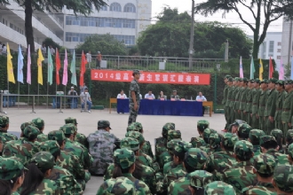 马陵中学举行新生军训会操表演暨表彰大会