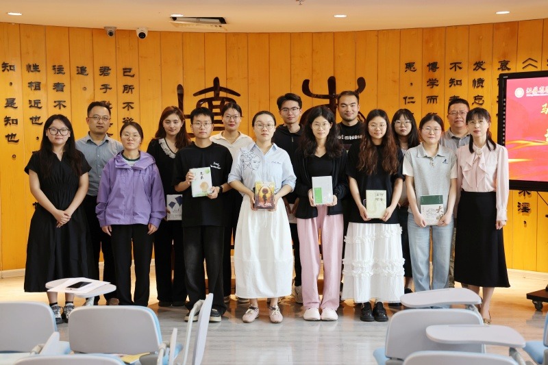 马陵中学│书香润心，共赴成长之约——马陵中学举办青年教师读书分享沙龙
