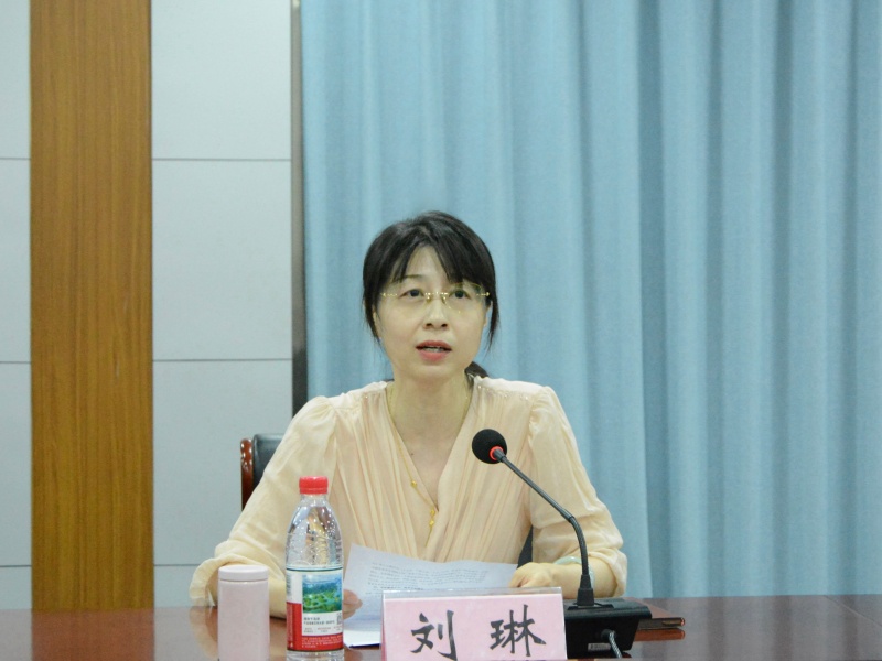 刘校长_副本.jpg