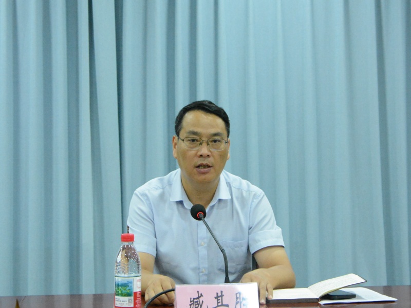 藏校长_副本.jpg